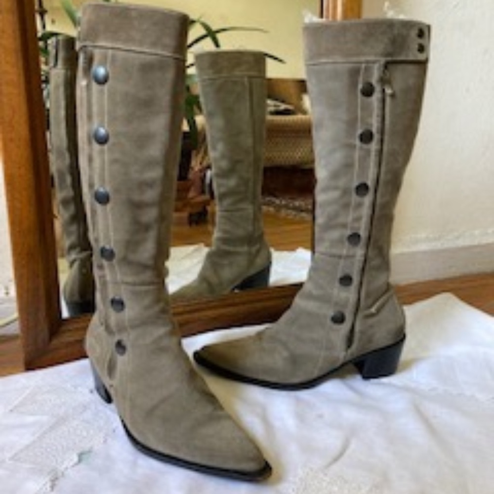 Barbara BUI  Button Suede Boots Size US 8 1/2, EURO 38 1/2